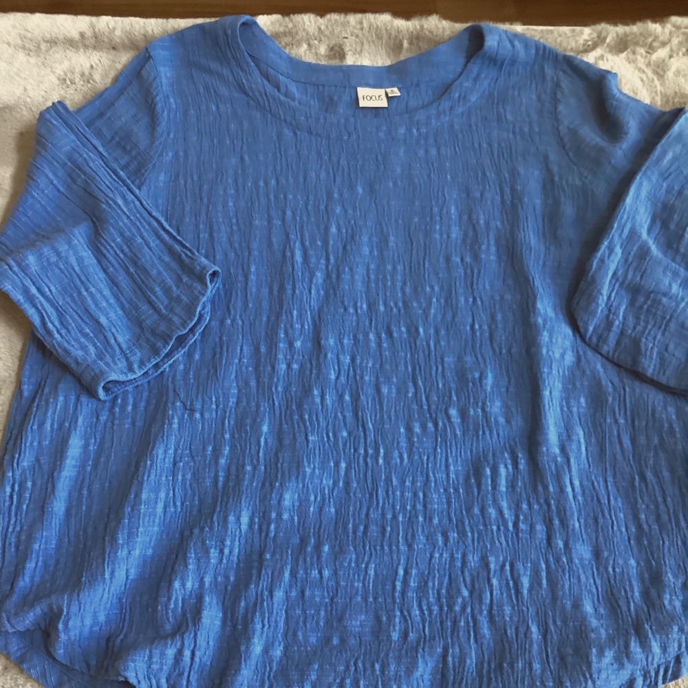 NWOT Blue Focus top size XL